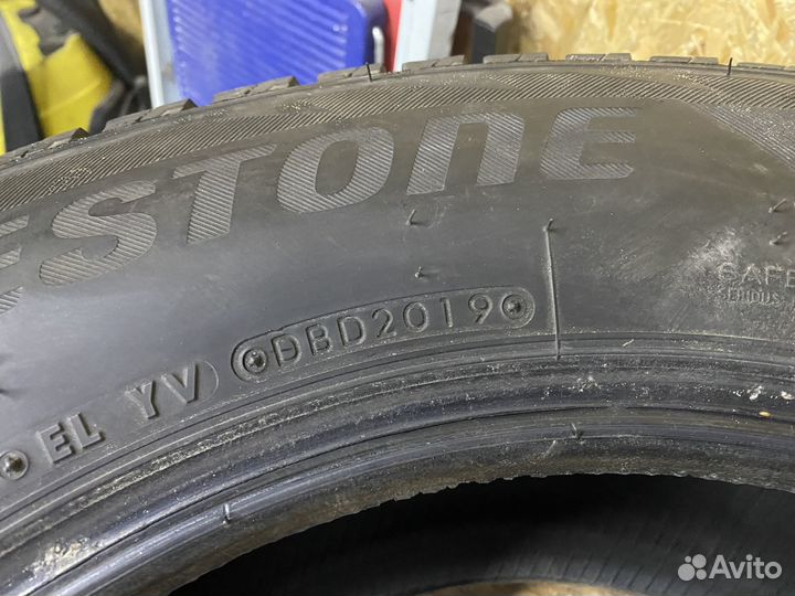 Bridgestone Blizzak DM-V2 215/70 R16