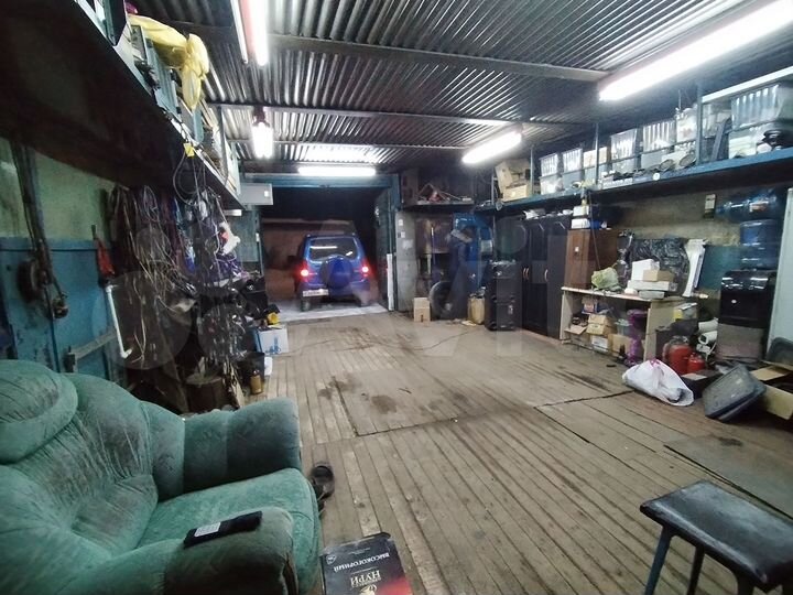 Гараж, > 30 м²