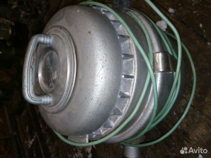 Пылесос времен СССР уралец