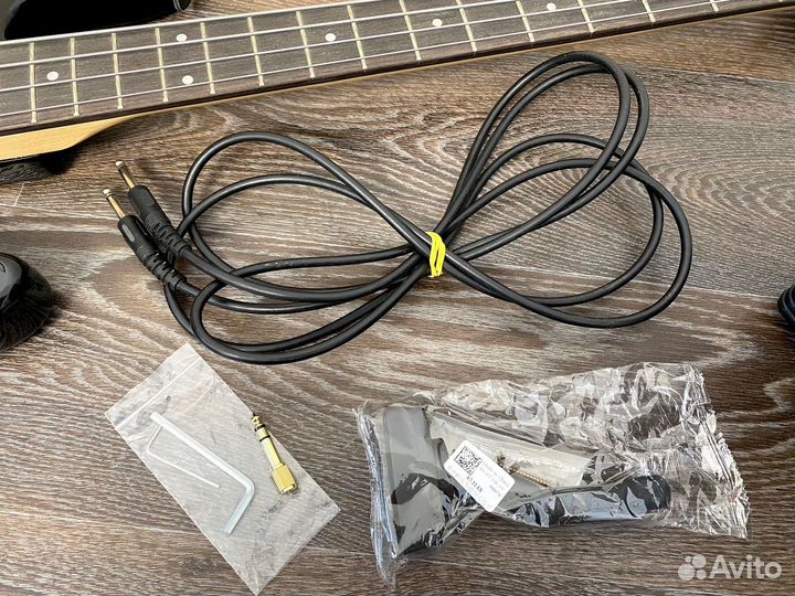 Бас гитара с комбиком комплект