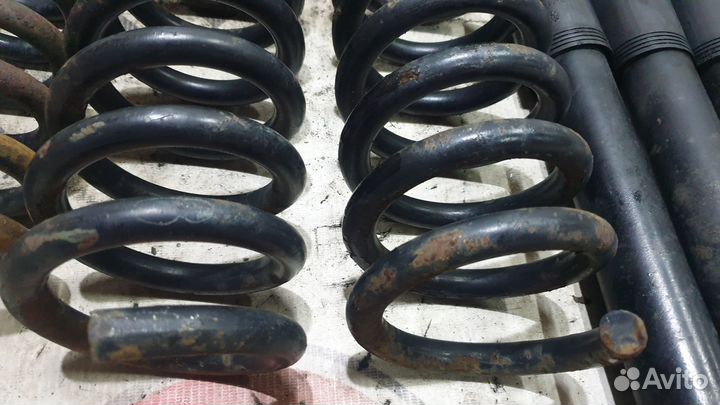 Амортизаторы +пружины на Mersedes W202