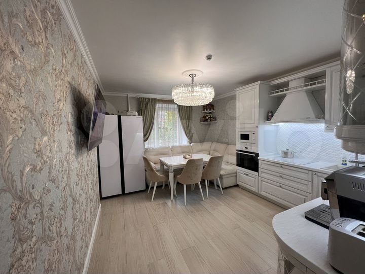 4-к. квартира, 108 м², 1/12 эт.