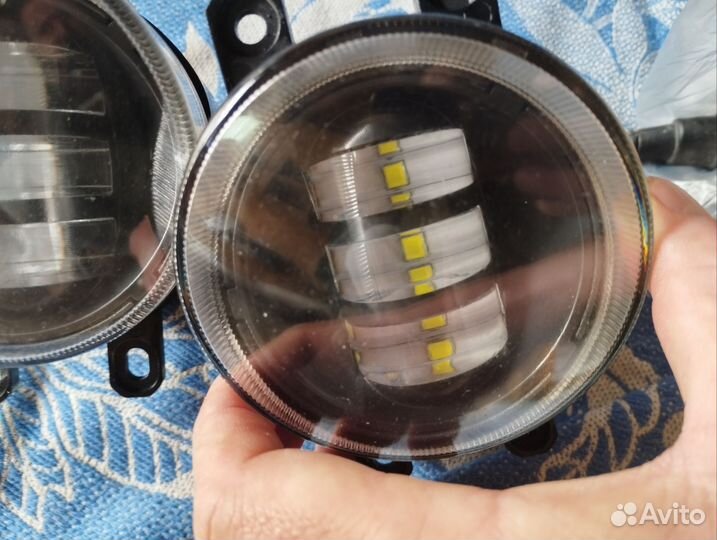 Противотуманки на Авенсис