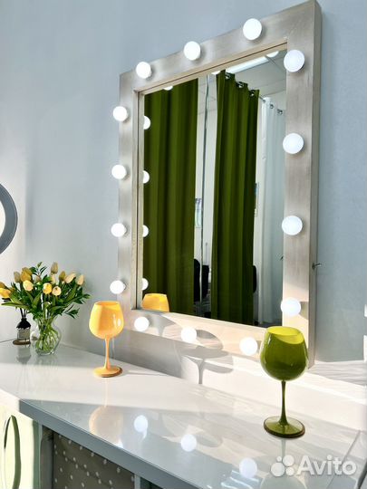 Мастер по наращиванию ресниц