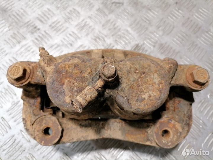 Суппорт передний правый Infiniti Qx 2004-2009