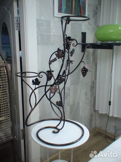Кованная стойка для цветов 