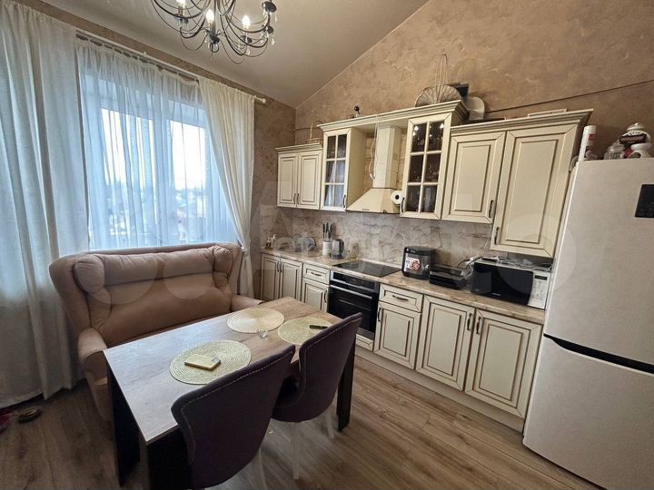 2-к. квартира, 63 м², 3/3 эт.