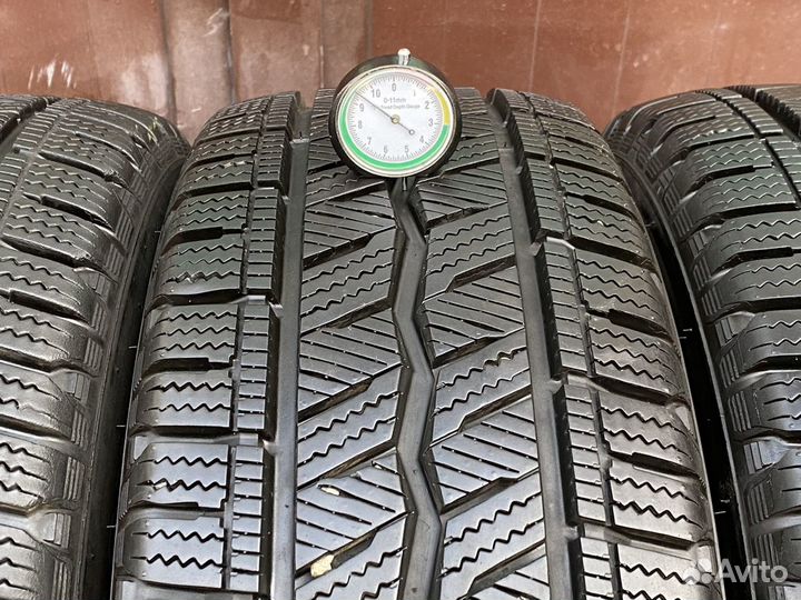 Hankook Winter I'Cept LV RW12 215/65 R15C