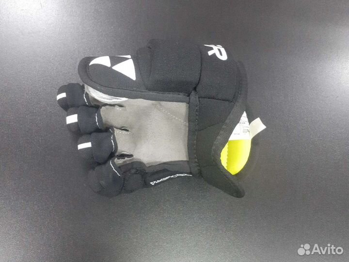 Новые хоккейные перчатки fischer CT150 BL/WH YTH