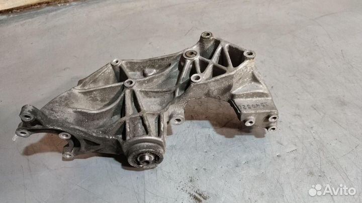 Кронштейн генератора Volkswagen Passat B5 1997