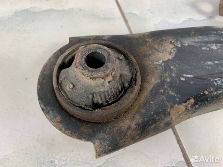 Рычаг передней подвески передний левый Nissan