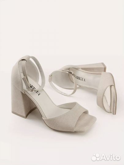 Босоножки на каблуке