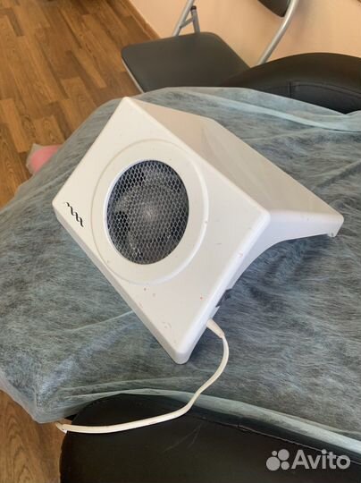 Пылесос настольный маникюрный