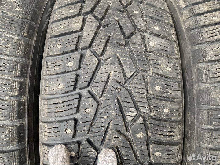 Nokian Tyres Hakkapeliitta 7 215/65 R16