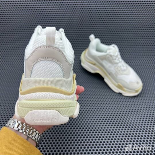 Кроссовки Balenciaga Triple S Beige