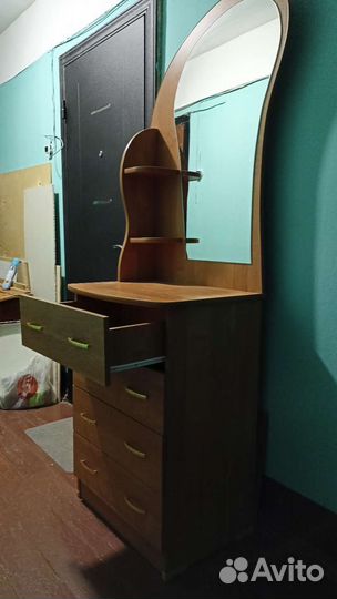 Трюмо с зеркалом бу