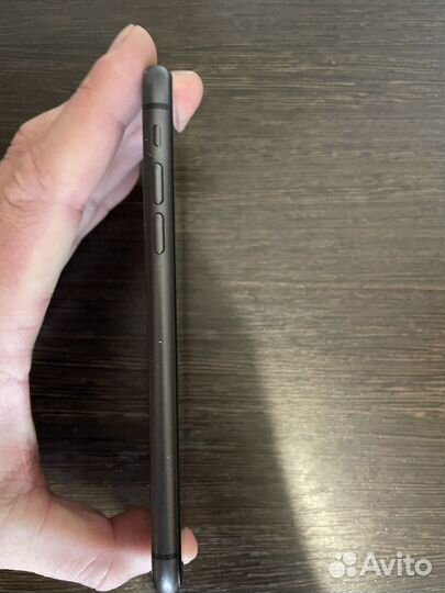 Телефон iPhone 11