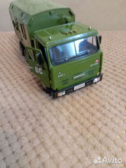 Модель грузовика машина военная