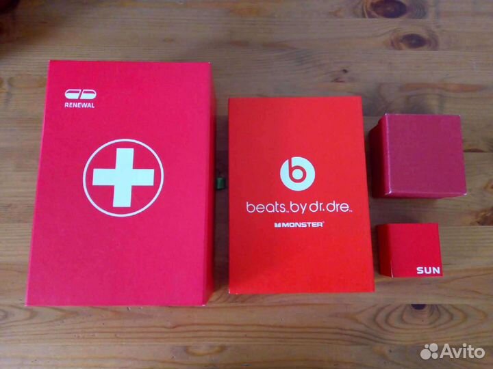 Красные коробки (аптечка + шкатулки) цена за все