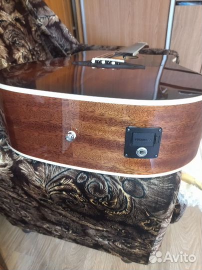 Гитара электроакустическая