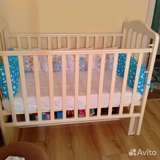 Кроватка с маятником