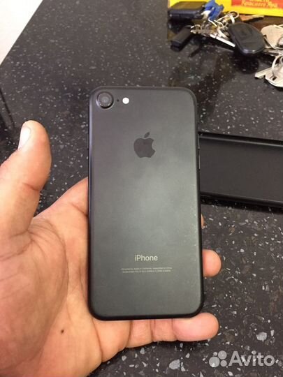 Телефон iPhone 7