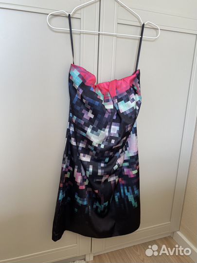 Платье без бретелек