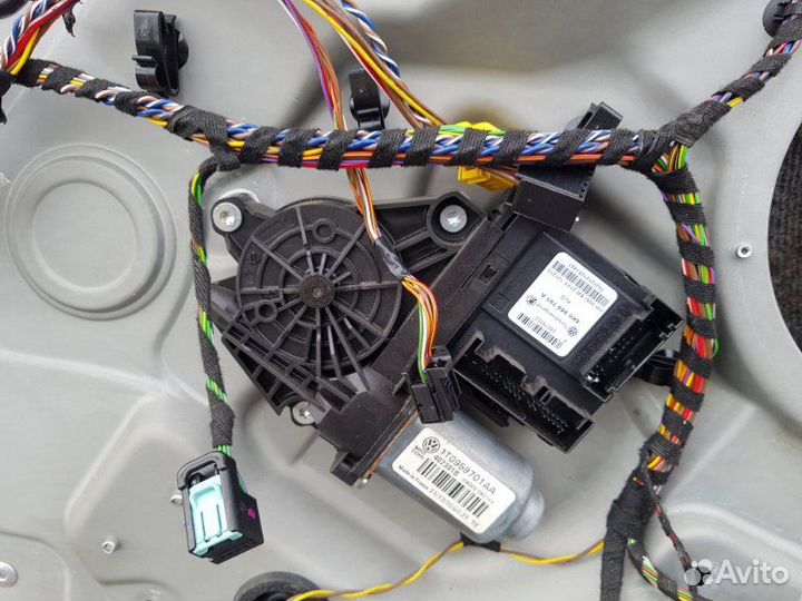 Стеклоподъемник передний правый Skoda Octavia 2