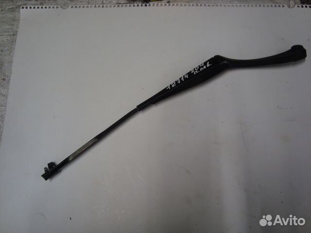 Поводок стелоочистителя передний левый W204 M271 A