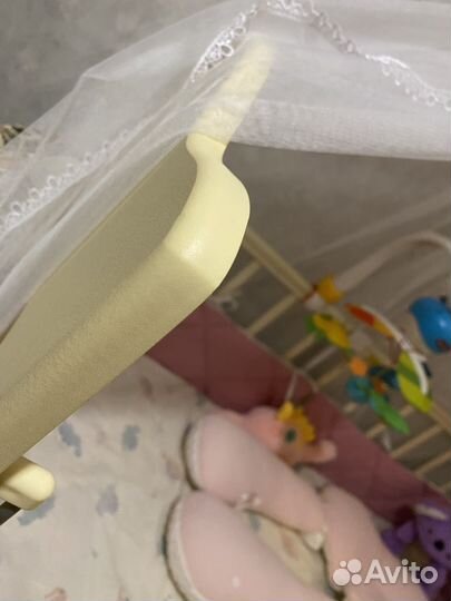 Кроватка для новорожденных с маятником