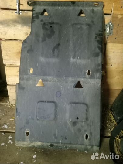 Дополнительная защитараздатки и коробки на Ниву4X4