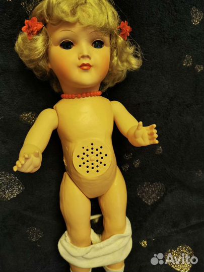 Очень яркая и красивая немецкая кукла