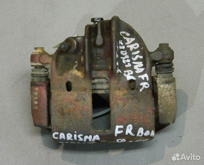 Суппорт передний правый Carisma