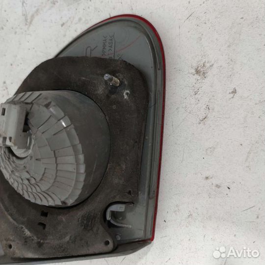 Фонарь Toyota Corolla E120 задний правый (USA)