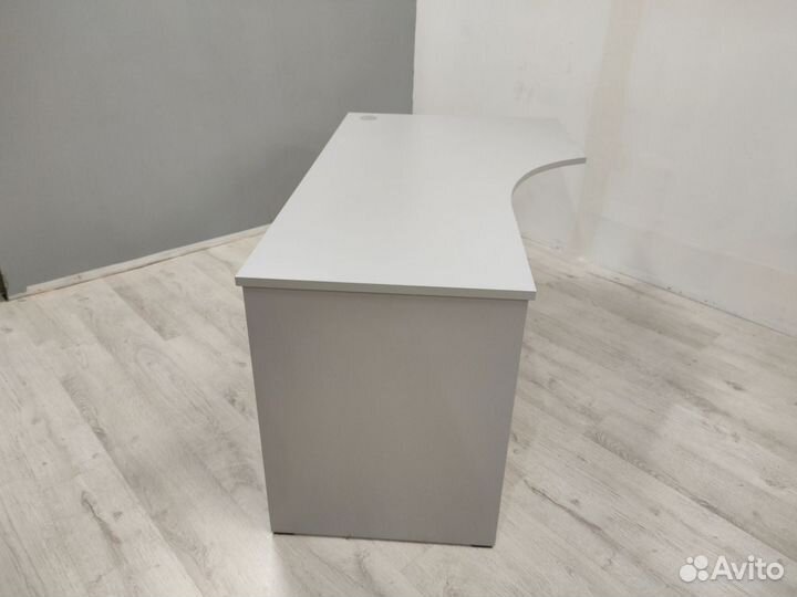 Стол эргономичный правый. Новый 04275