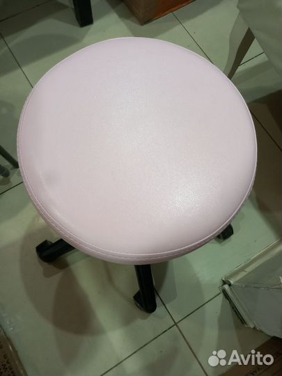 Стул для мастера маникюра