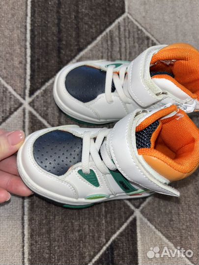 Новые кроссовки 22