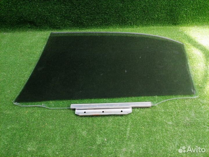 Стекло двери заднее правое Toyota Corolla E120