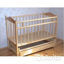 Кроватка с маятником и ящиком