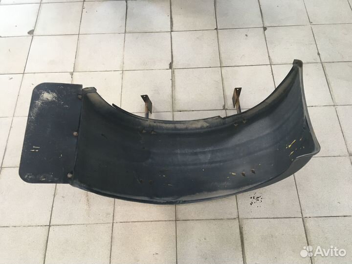 Isuzu elf подкрылок задний левый