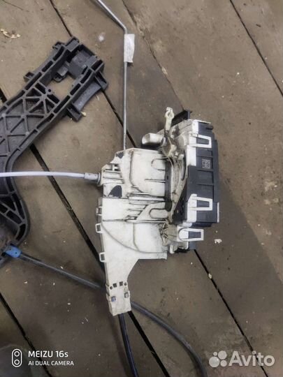 Mercedes sprinter/crafter. Замки передних дверей