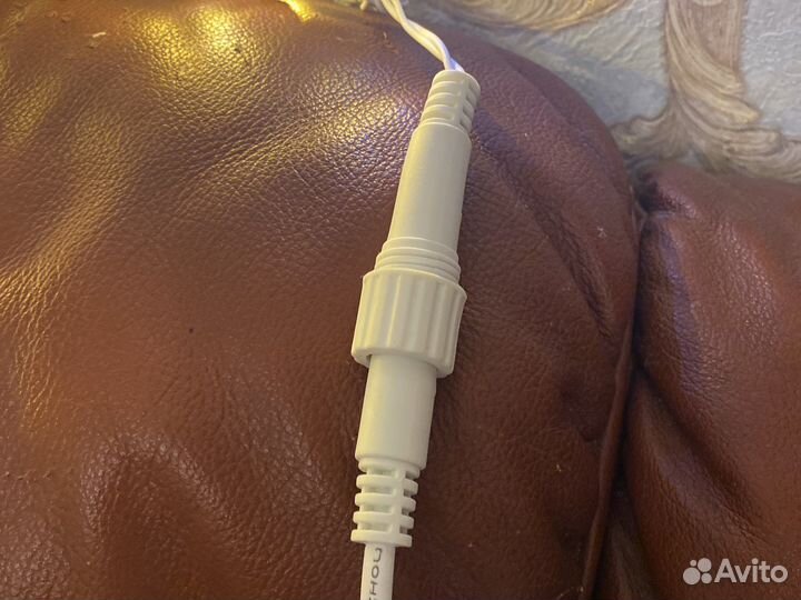 Украшение загородного дома гирляндами