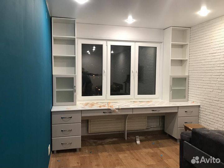 Письменный стол белый с ящиками