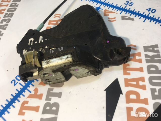 Тойота Хайлюкс Замок передней двери Лев