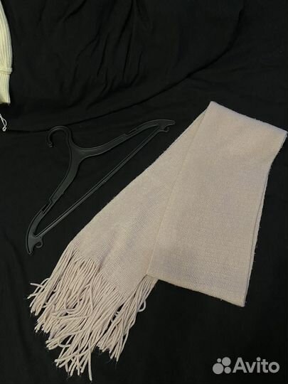 Бледнорозовый шарф