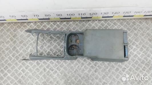 Подлокотник центральный jeep grand cherokee WK (3B