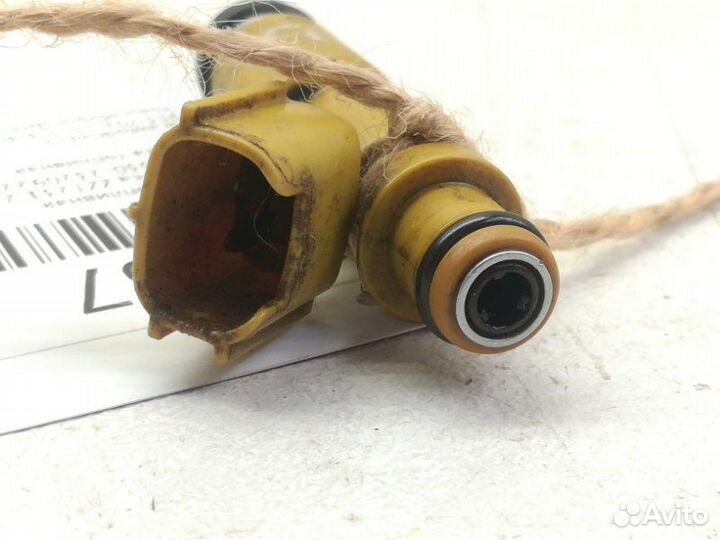 Форсунка топливная Toyota Celica ZZT231 2zzge