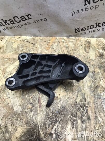 Опора кпп левая Volkswagen Transporter T5