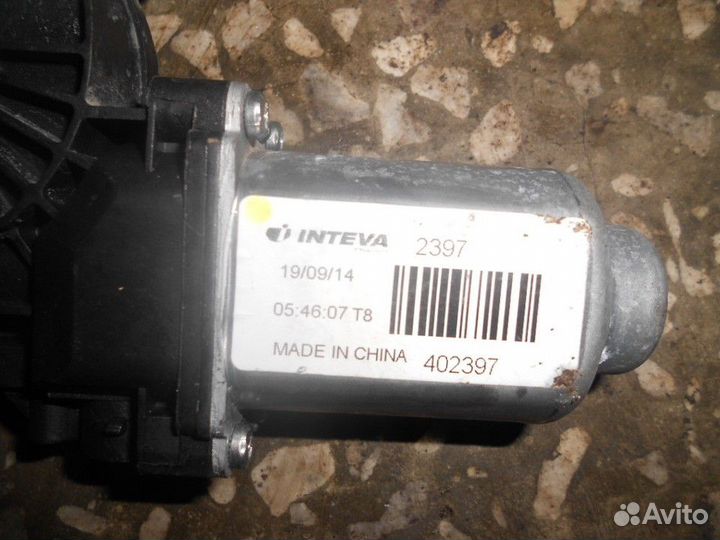 Моторчик стеклоподъемника задний правый