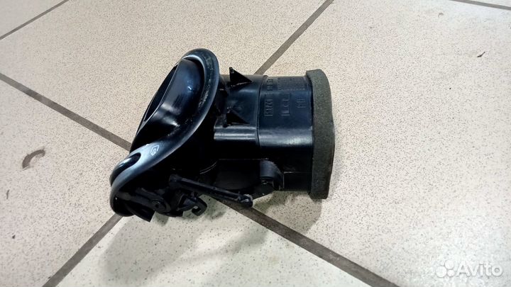 Дефлектор обдува салона правый Пежо 206 седан